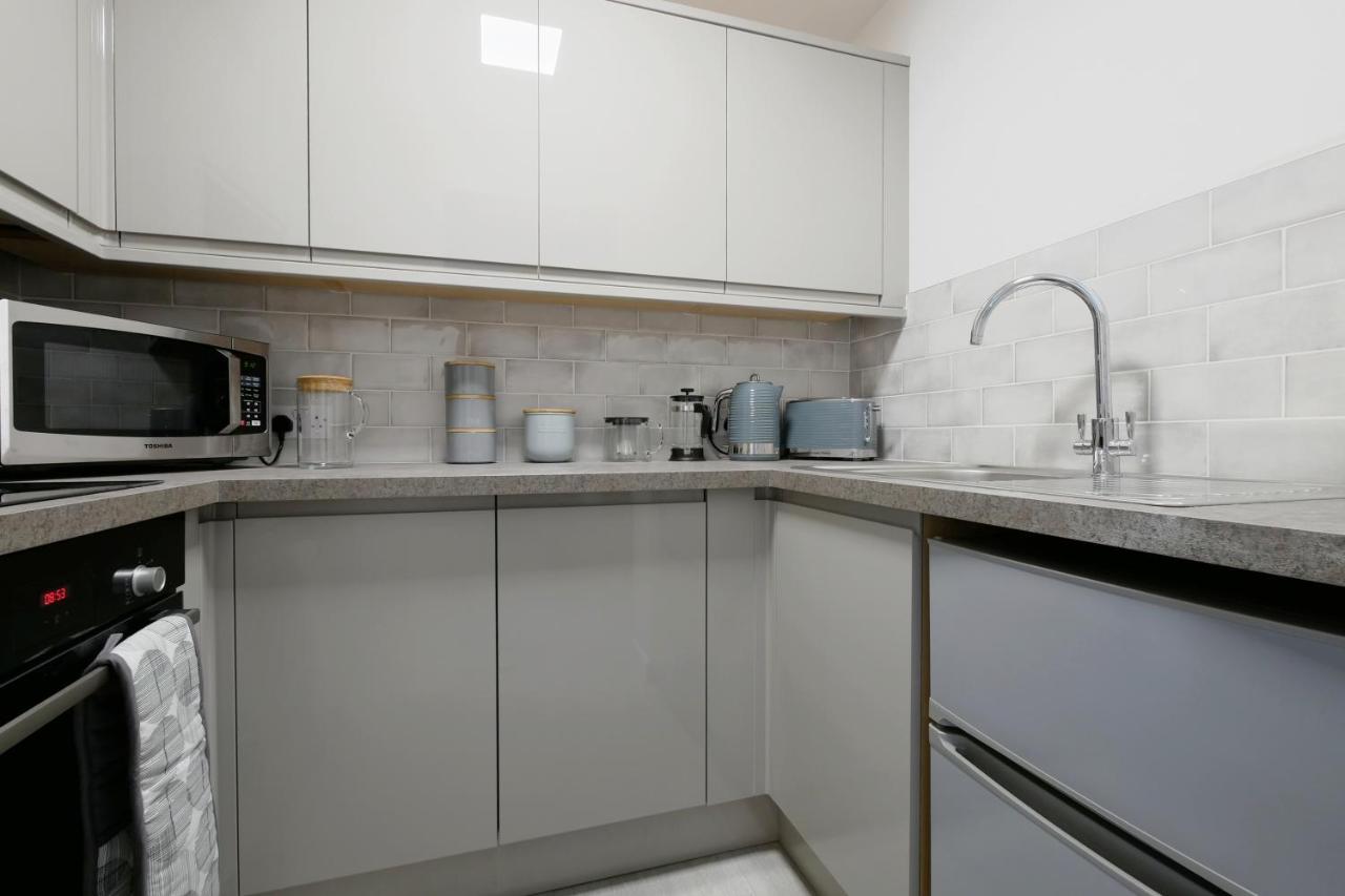 Crewe Short Lets 1 Victoria Court, Crewe Apartment Exterior photo